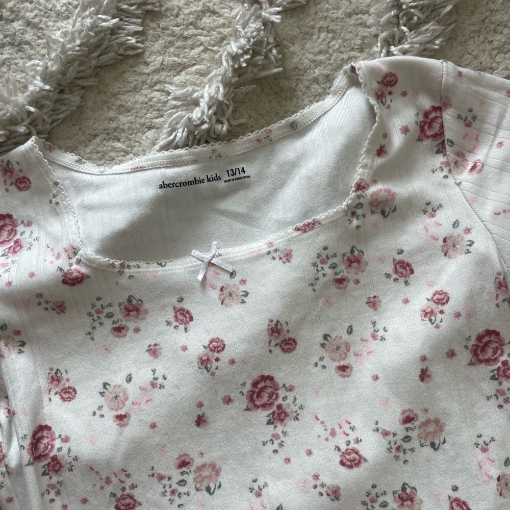 abercrombie kids White Floral Short Sleeve Tee with Pink Rose Print - Picture 2 of 6